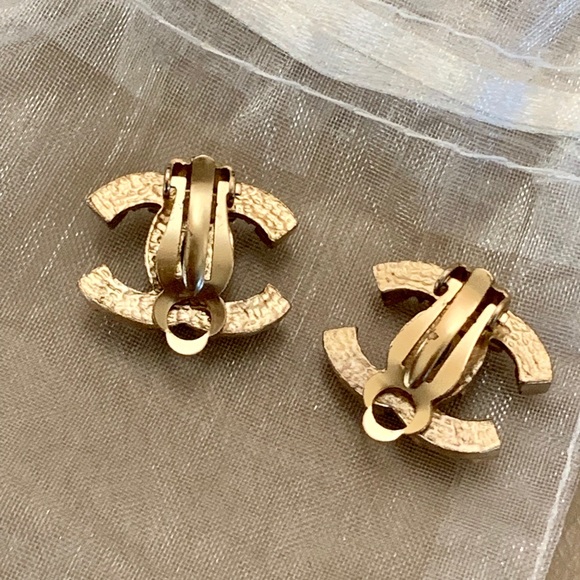 Sold x Chanel CC vintage clip on earrings - Picture 4 of 8
